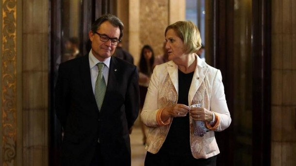 Artur Mas Generalitateko presidentea eta Nuria de Gisbert Parlamentuko presidentea. Argazkia: EFE