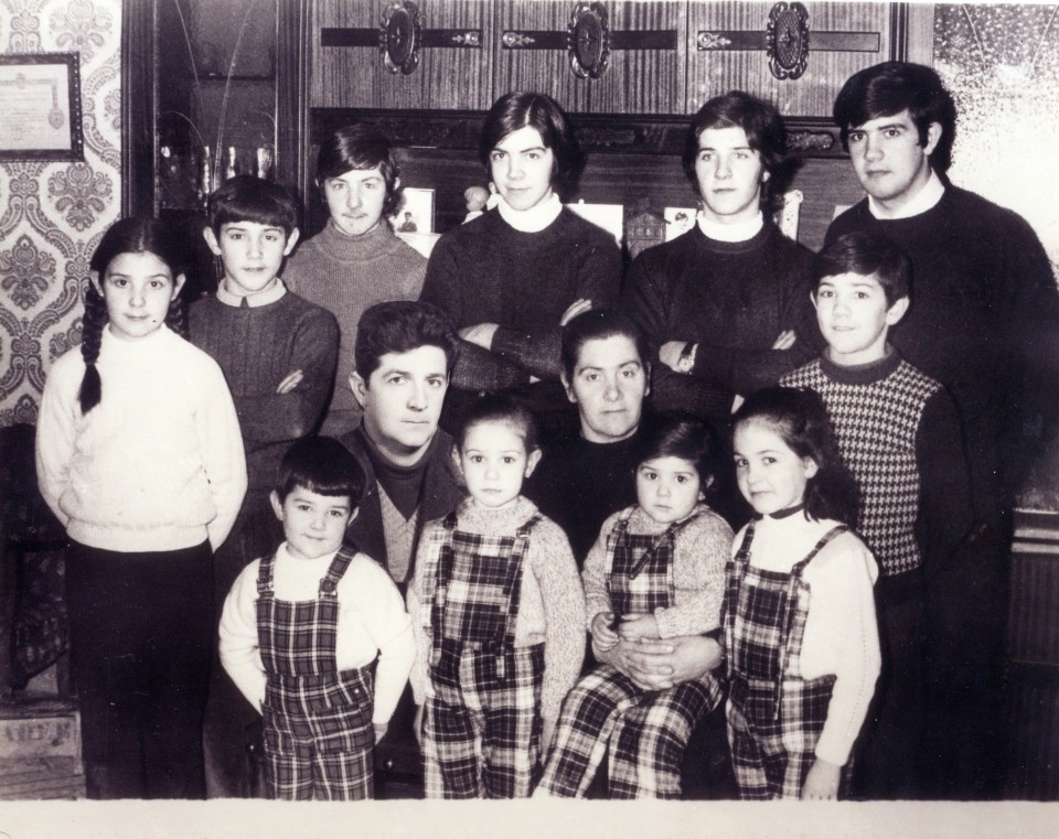 Jose Mari, Jose Bakero eta Lourdes Eskudero aita-amekin eta 10 anai-arrebekin  (Añorga, 1976)