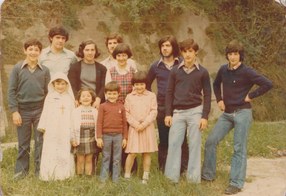 Jose Mari, hamar anai-arrebekin, Itziarren jaunartze egunean (Goizueta, 1978)