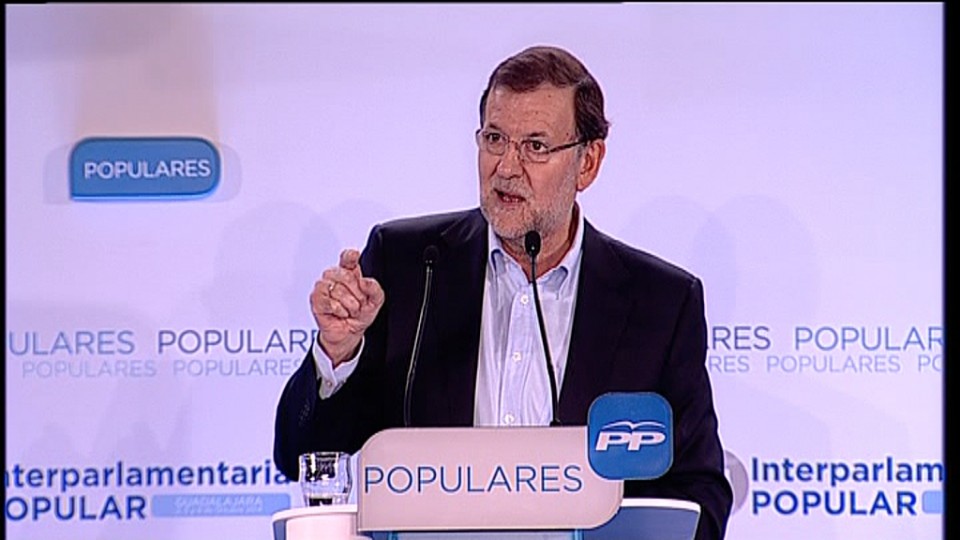 Rajoy dice que 'ley y diálogo' son la 'salida' en Cataluña