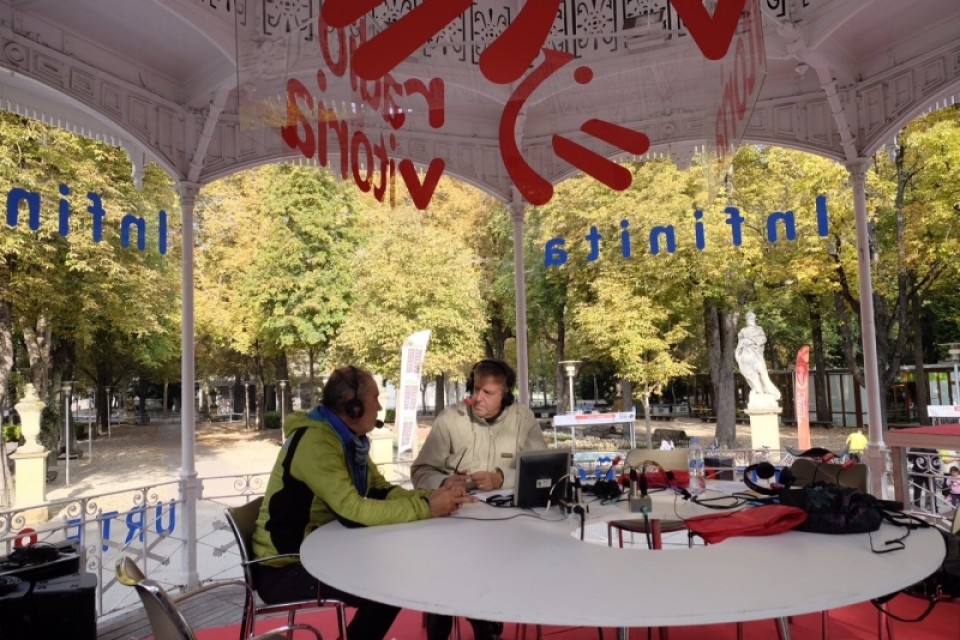 80.urteurrena ospatzeko ekimenak Radio Vitorian