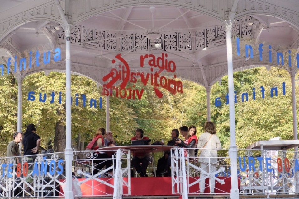 80.urteurrena ospatzeko ekimenak Radio Vitorian