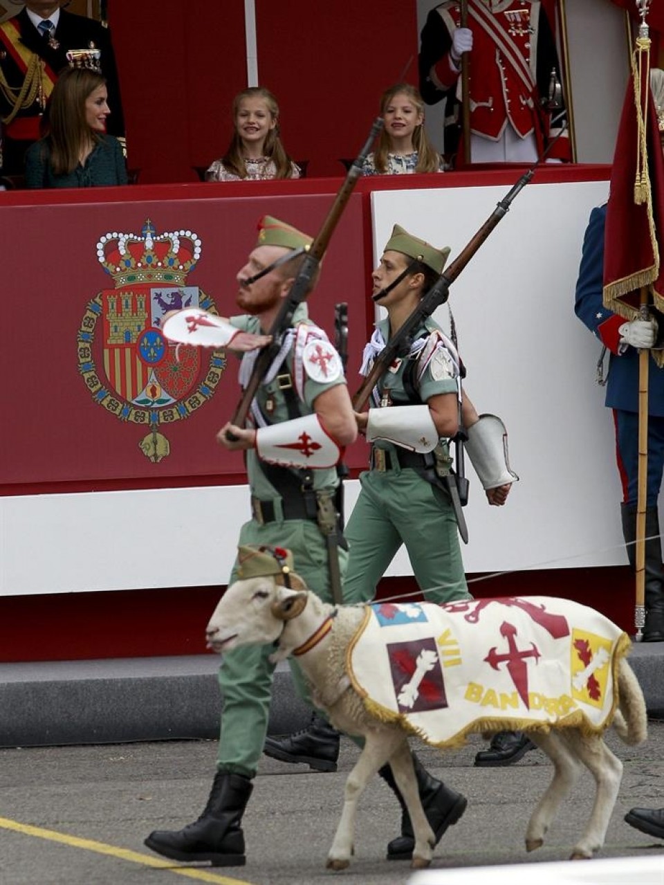 Día de la Hispanidad, desfile militar, legionarios, cabra. EFE