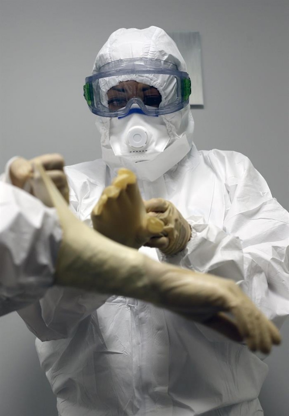 Traje de protección frente al ébola. EFE