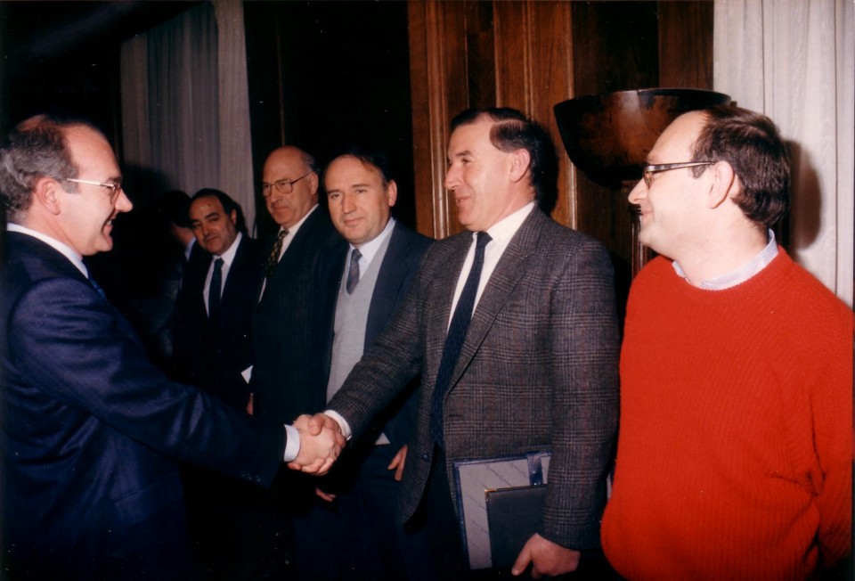 Jose Antonio Ardanza agurtzen. Ajuria Enea, 1992an. Argazkia: EiTB