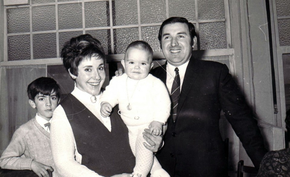 Joxe Mari, bere emaztearekin eta Joseba semearekin, 1952an. Argazkia: EiTB