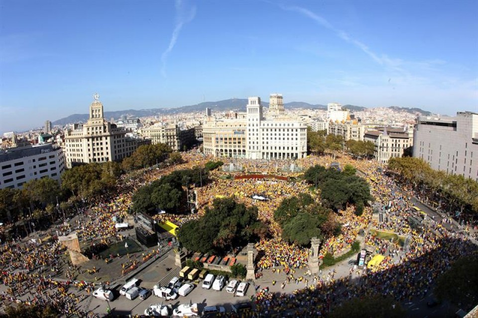 Acto de ANC y Òmnium en la plaza Cataluña. EFE