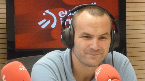 Meza ematen du apaiza izan gabe