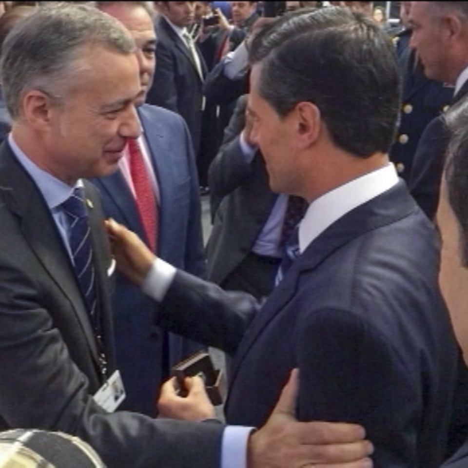 Iñigo Urkullu lehendakariak Enrique Peña Nieto Mexikoko presidentea agurtu du. Argazkia: EFE