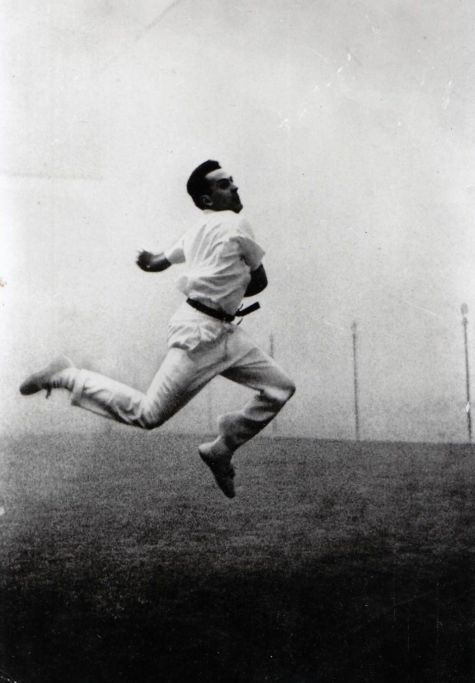 Luziano, pilotalekuan. Gasteiz, 1950eko hamarkada. Argazkia: EiTB