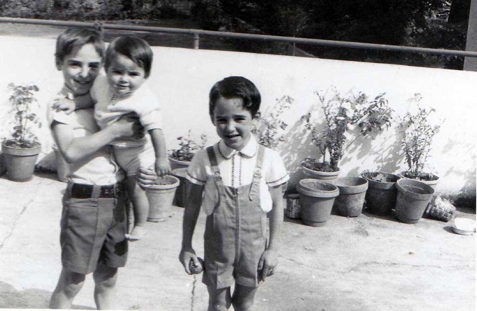 Luzianoren hiru seme-alabak: Luziano, Juanjo eta Marina. Oion, 1972. Argazkia: EiTB