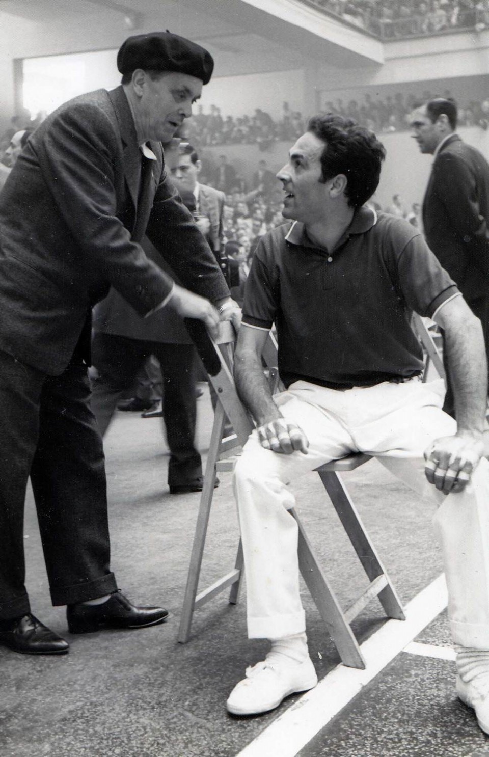 Luziano, Mariano osaba eta botileroarekin, buruz buruko finalean. Donostia, 1968. Argazkia: EiTB