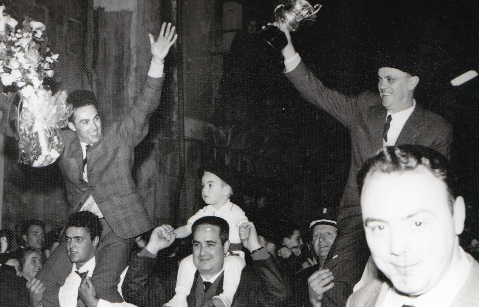 Azkoitian egindako harreran, txapeldun izan ondoren. Azkoitia, 1968. Argazkia: EiTB