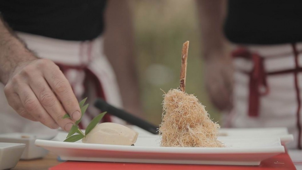 Sagarrez egindako belar-meta, Igartubeiti baserrian, Ezkio-Itxason.