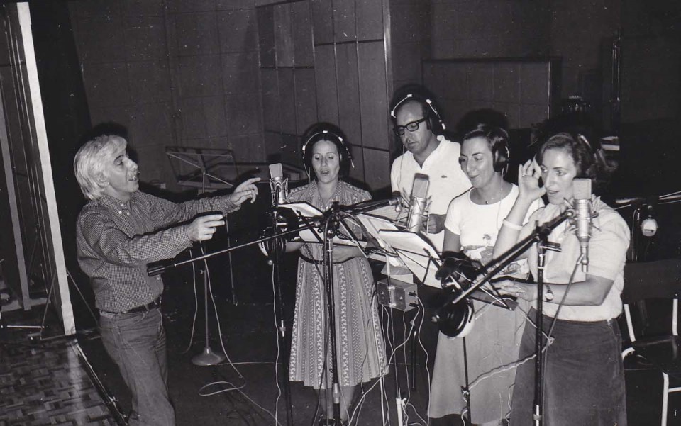Luis Iriondo, Unai Hirukoa y Migel Mari Azpiazu dirigiendo. 1971