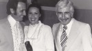 Luis Iriondo y Manolo Escobar con Concha Velasco. 1983 title=