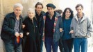 Luis Iriondo con los actores del film  “Kareletik”. 1987 title=