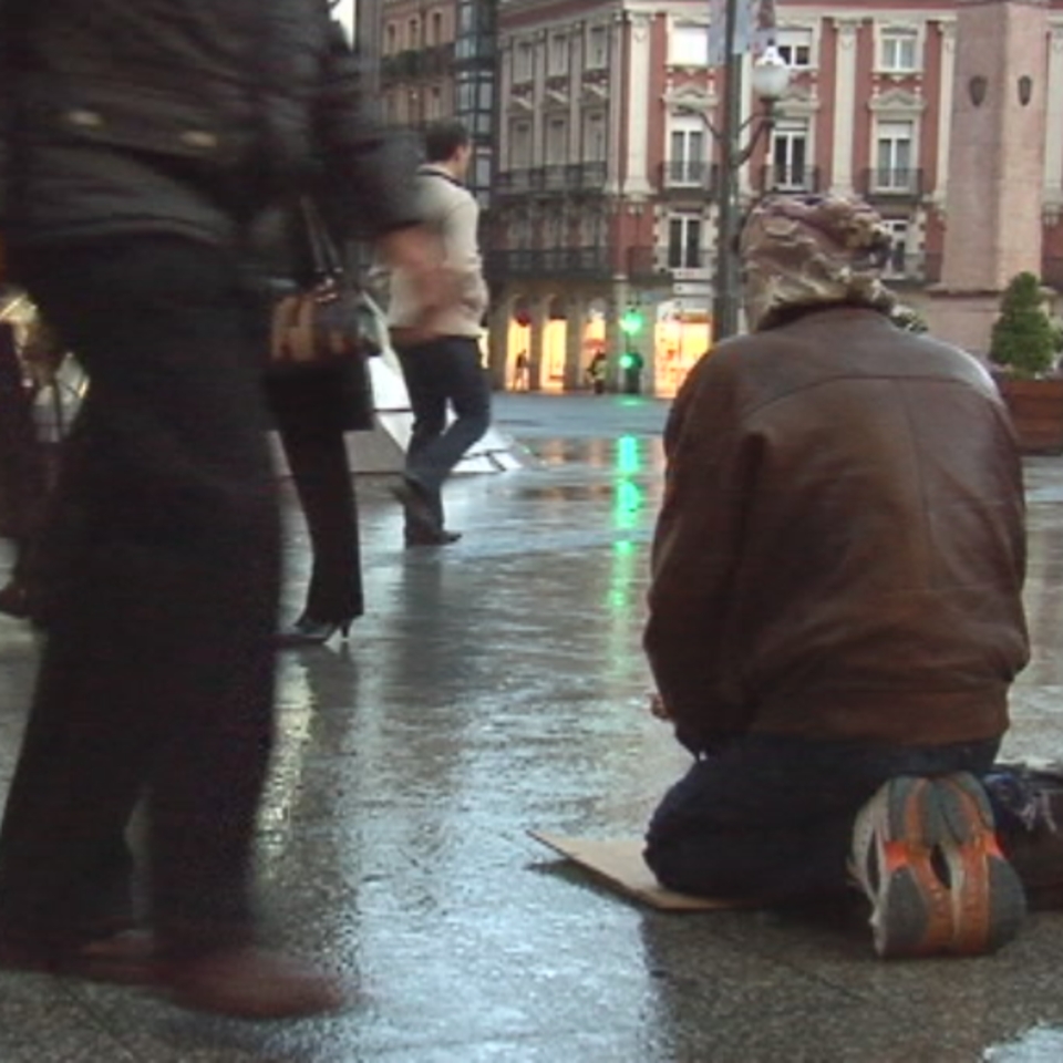 Unas 300 personas duermen a diario en las calles de Euskadi. Foto de archivo: EiTB