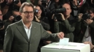 Artur Mas pide un referéndum y se responsabiliza del operativo