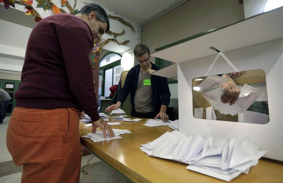 Boto paperen kontaketa zortzietan hasi da. EFE.