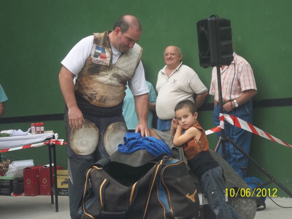 Mieltxo, Aitor semearekin. Elgorriaga, 2012