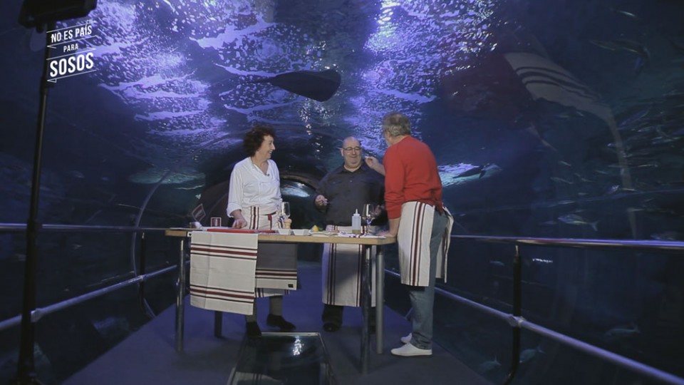 Donostiako Aquariumean Javier Merino aktoreakin eta a Ganbara jatetxeko Amaia Ortuzar sukaldariarekin