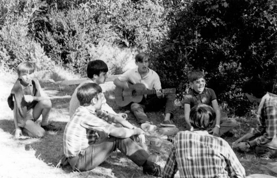 Xabierko gazteluko mendi irteera. 1968 (Ramon, aho zabalik dagoen betaurrekoduna da. Joxe Arenas, alboz dagoena)