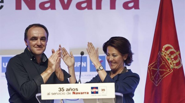 José Javier Esparza y Yolanda Barcina. Foto: EFE.