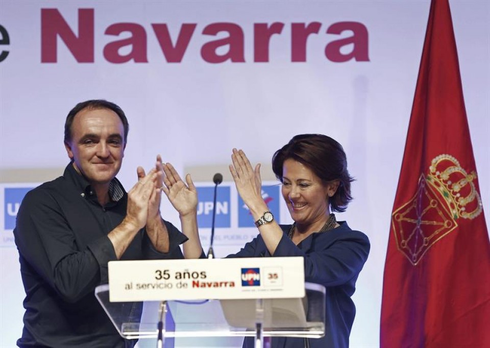 José Javier Esparza y Yolanda Barcina. Foto: EFE.