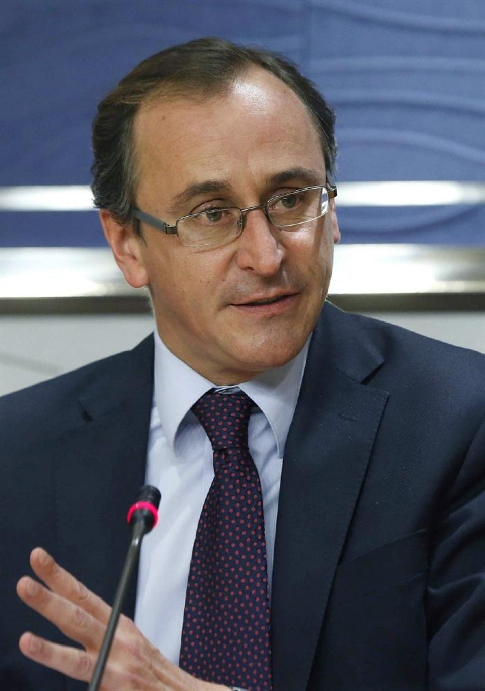 Alfonso Alonso Espainiako Osasun ministro eta Gasteizko alkate ohia. Artxiboko irudia: EFE