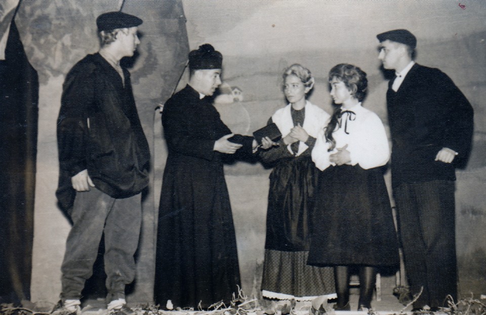 Gure Txeru taldeak taularatutako “Itziartxo” antzezlana. Getaria, 1962