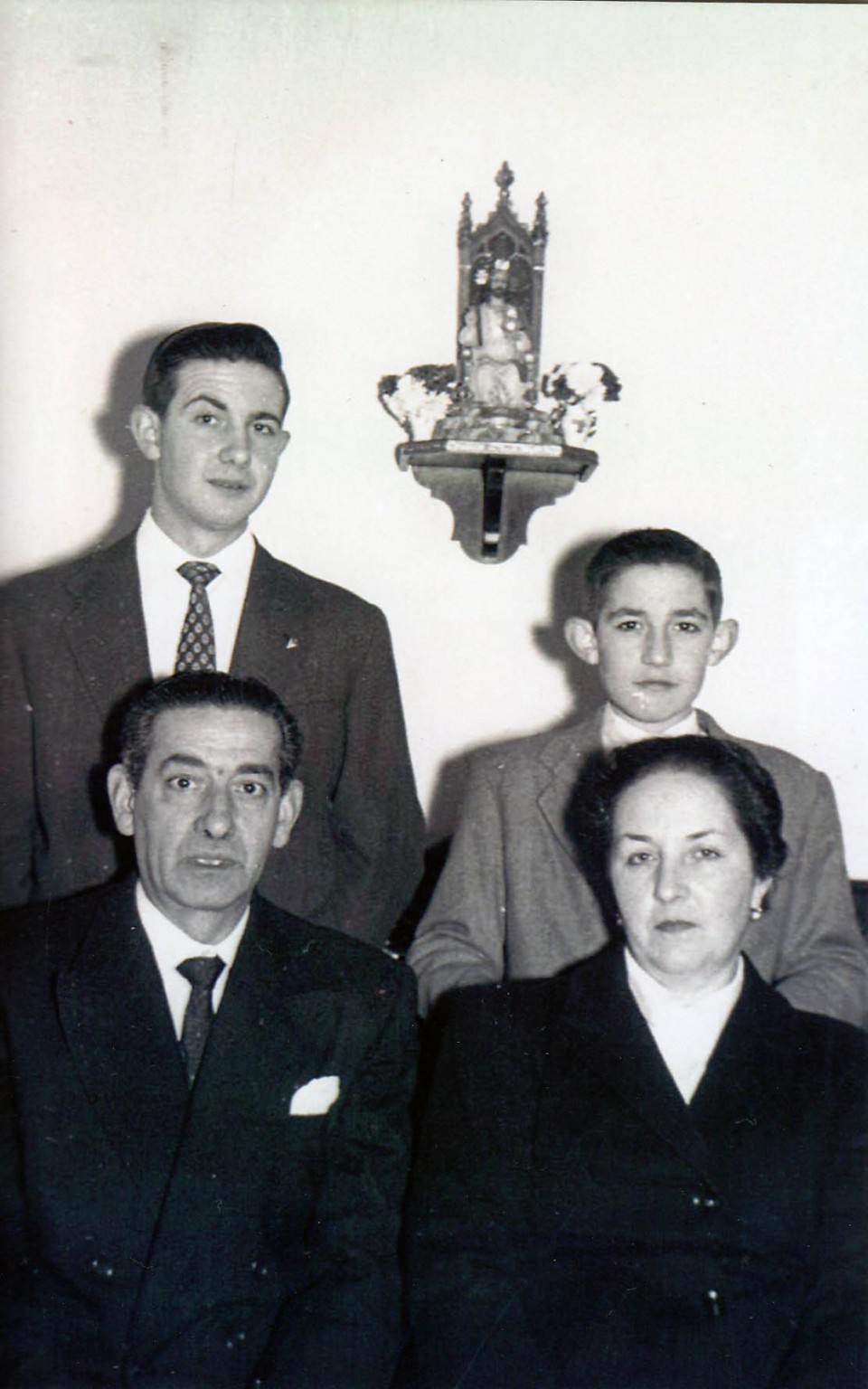 Lazpiur-Lamariano familia. Bergara, 1954