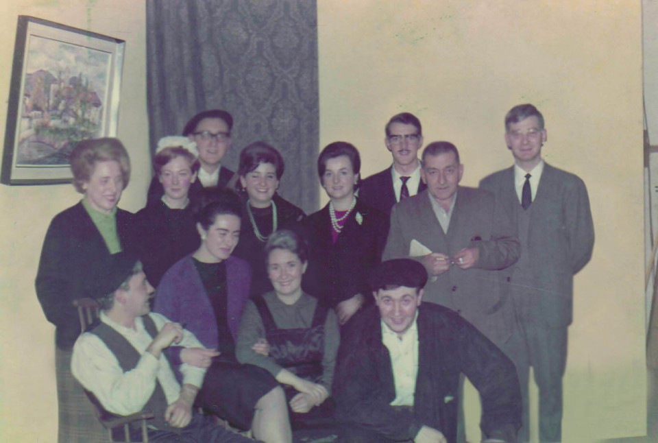 Ernai antzerki taldea, “Malentxo Alarguna” antzezlanaren estreinaldian, Novedades aretoan. Bergara, 1966