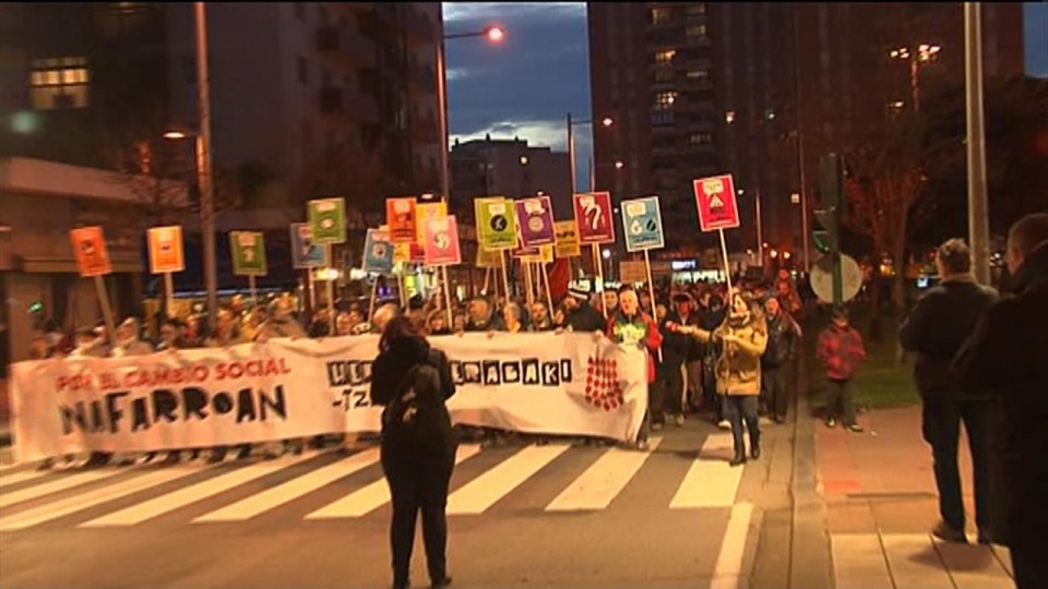 La marcha se ha celebrado bajo el lema 'Por el cambio social en Navarra. Decide el pueblo'. EiTB