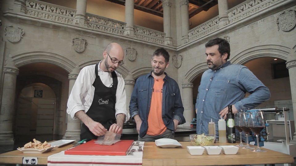 Ander eta Mikel Urdangarin, 'Sukalki'ko sukaldariarekin, naipeen museoan