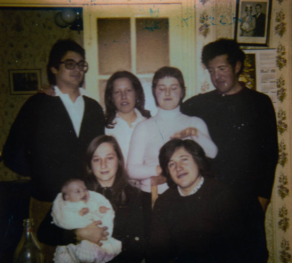 Juanjo San Sebastian, lagun batzuekin ihes egin aurreko egunetan. Bilbo, 1974 