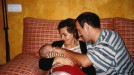 Juanjo San Sebastian eta Violeta Lopez, con su hijo Jon. Aretxabaleta, 1999 title=