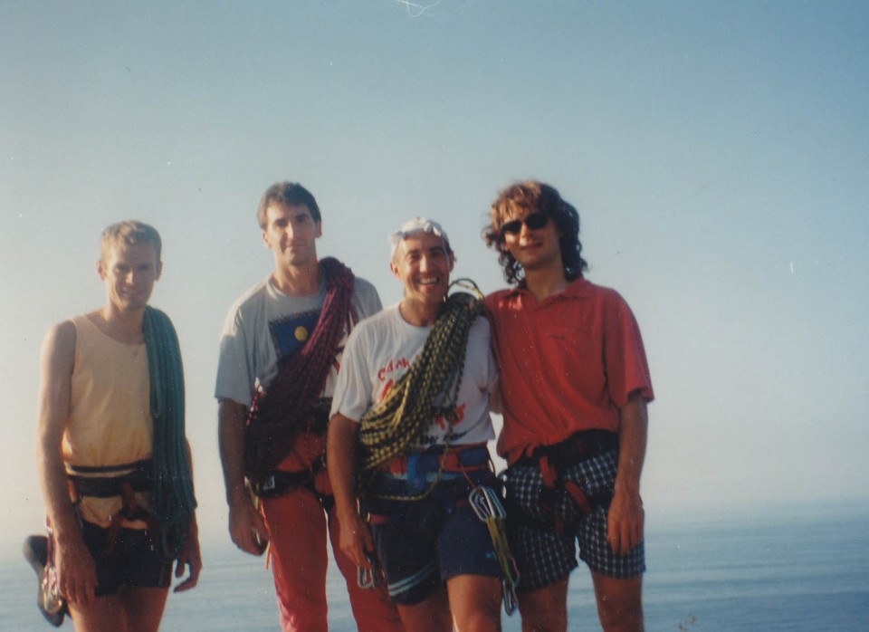 Juanjo San Sebastian, Iñurrategi anaiekin eta Jon Lazkanorekin Ogoño mendian. Elantxobe (Bizkaia), 1990eko hamarkada