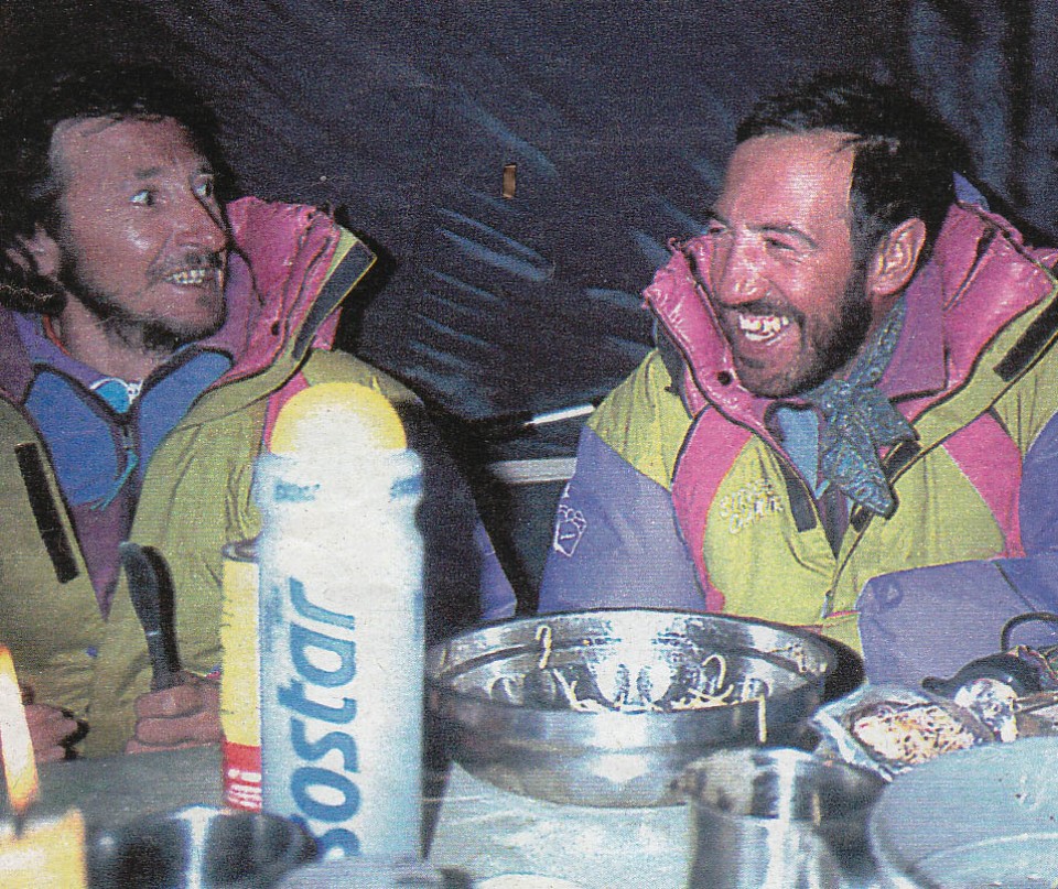 Atxo Apellaniz eta Juanjo San Sebastian, Cho Oyura egindako espedizioan. 1990