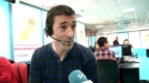 Eneko Atxa atendiendo a las llamadas del maratón de EiTB