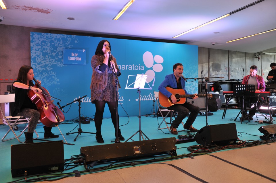 El músico donostiarra Iker Lauroba en directo, en el maratón musical