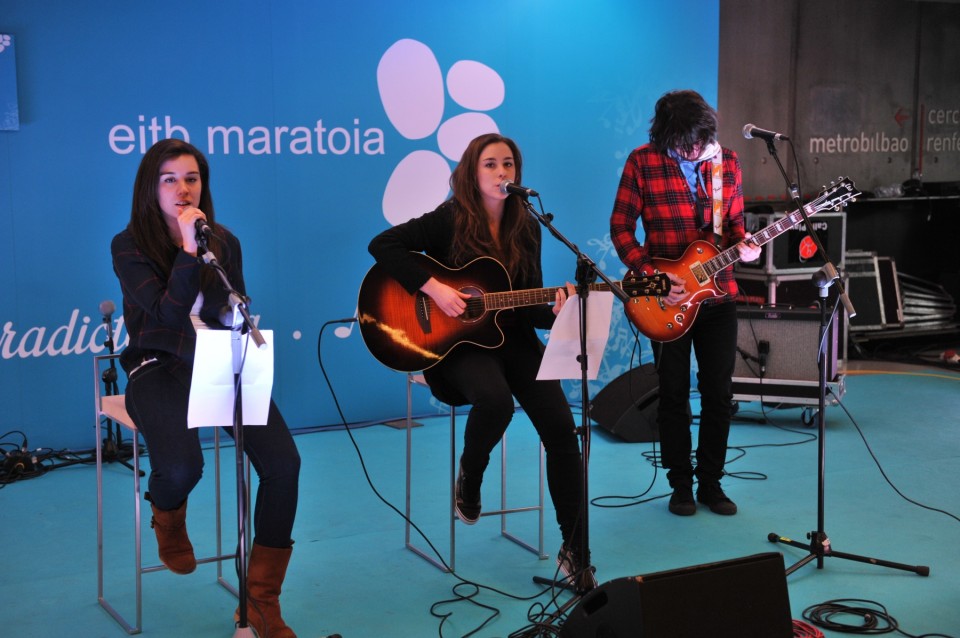 El grupo Yekoras actúa en el maratón musical
