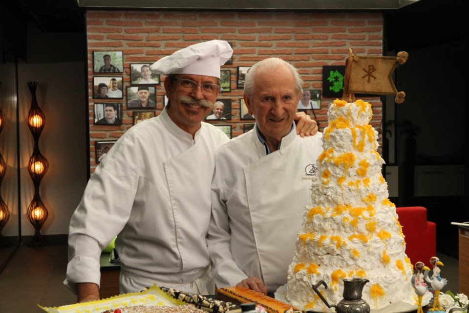 Los hermanos Gorrotxategi acudirán a 'Txoriene' para elaborar chocolate y dulces navideños. (Foto: EiTB)