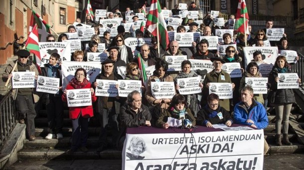 Una rueda de prensa de los interlocutores del EPPK en Bilbao. EFE