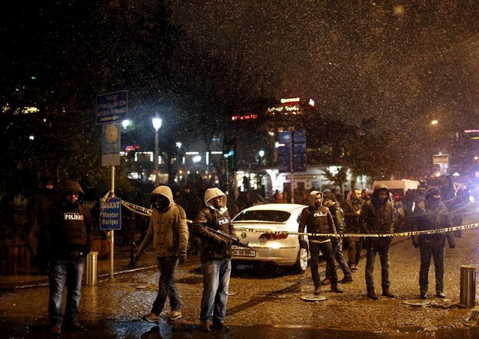 Muere una atacante suicida tras matar a un policía en Estambul. Foto: EFE