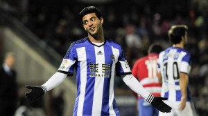 La Real necesita ganar al Sevilla en la despedida de Carlos Vela