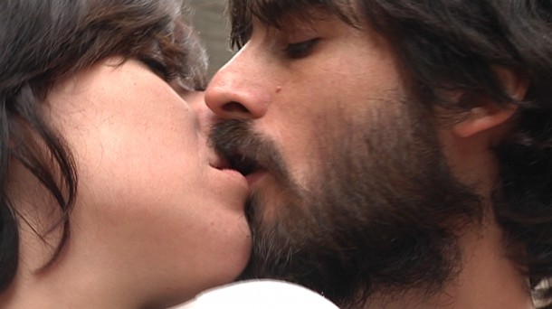 ''Muxuek soinudunak eta adurrik gabekoak izan behar dute'' 