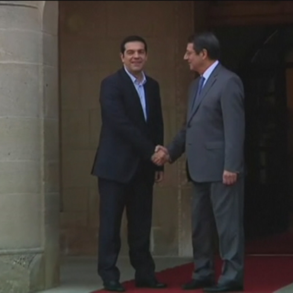 Alexis Tsipras junto a Nikos Anastasiadis, presidente de Chipre. Foto: EFE