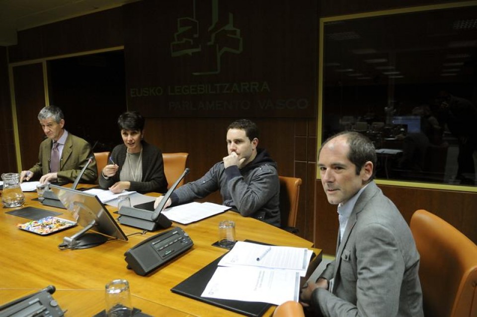El Foro Social pide al Parlamento vasco que se reúna con los presos