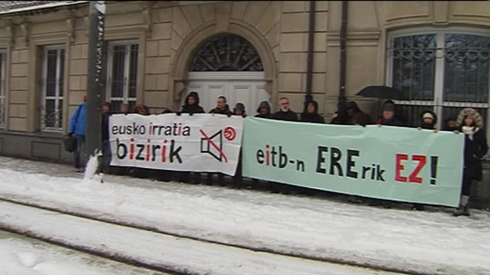 Radio Euskadiko kaleratzeen kontrako protesta.